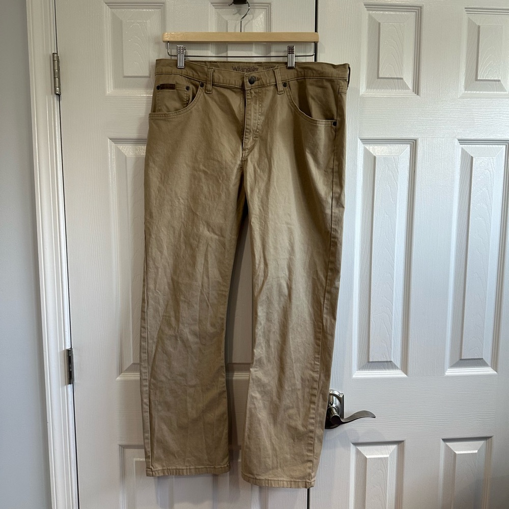 EUC Men’s Wrangler Advanced Comfort Khaki/Jeans Size 36x30